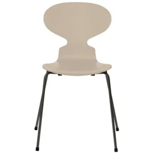 Fritz Hansen Ant™ Chair Lacquered Light Beige Shell, Warm Graphite Base