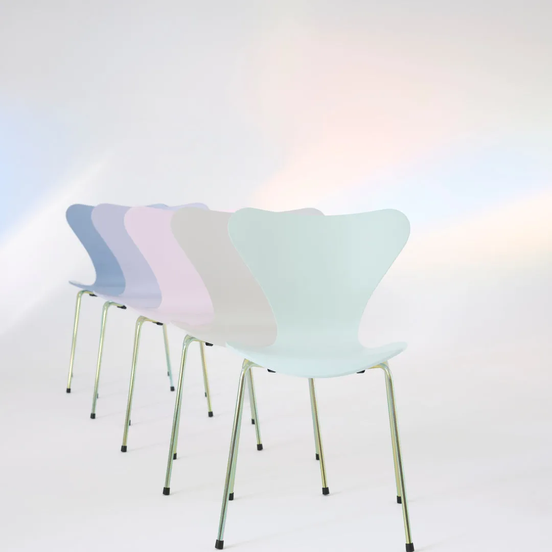 Fritz Hansen Series 7™ Chair, Anniversary Edition 7:14 Am, Violet