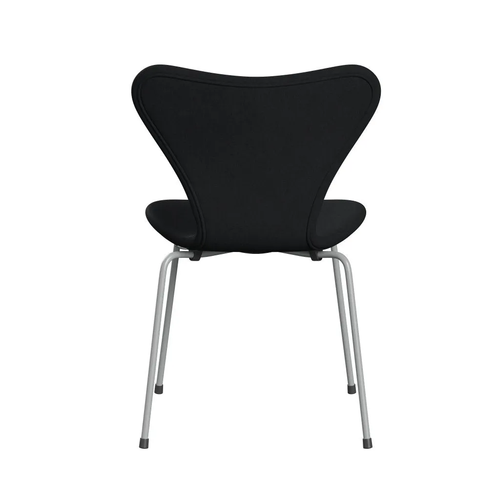 Fritz Hansen Series 7™ Chair Full Upholstery, Nine Grey/Comfort Black/Grey
