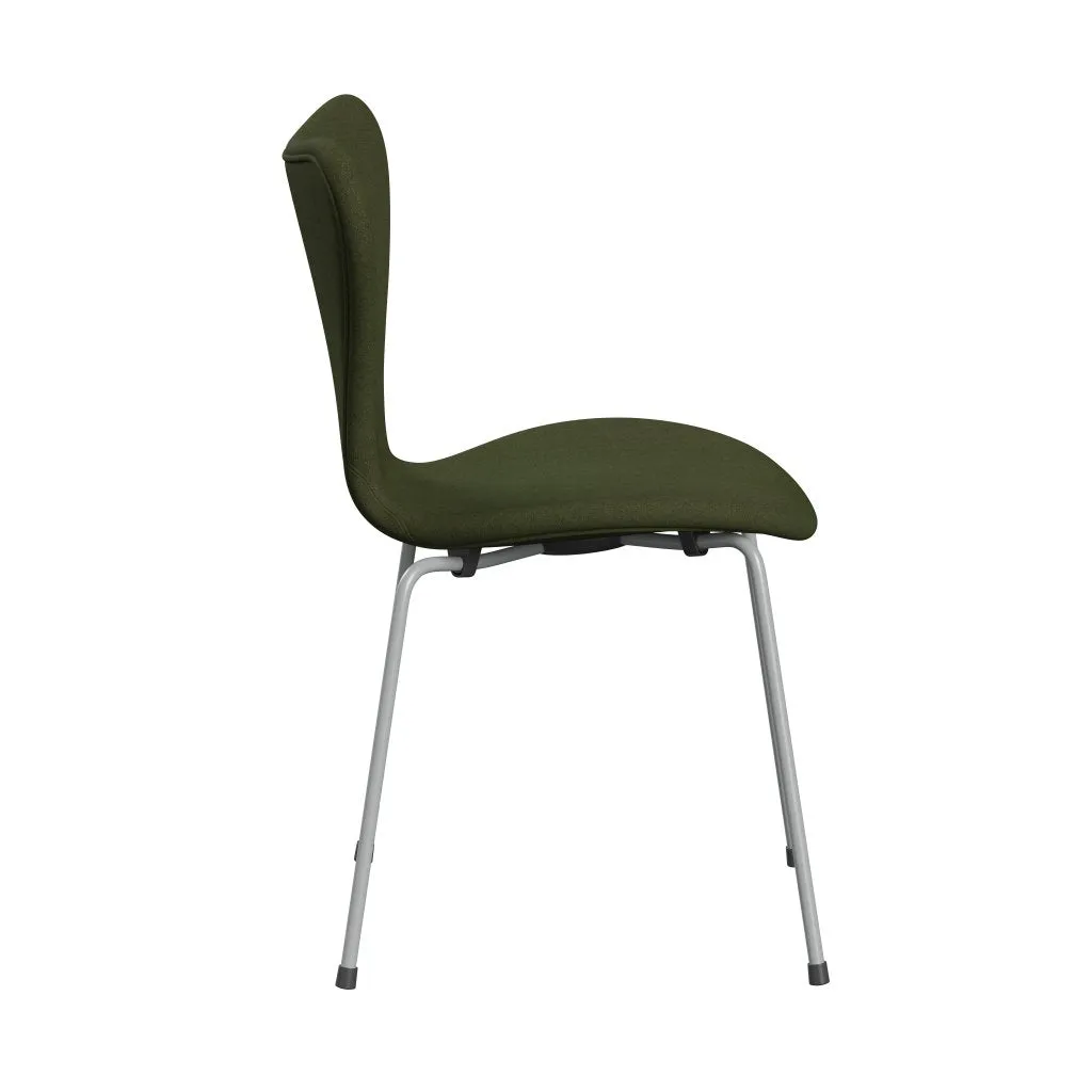 Fritz Hansen Series 7™ Chair Full Upholstery, Nine Grey/Tonus Military Green