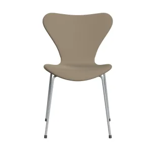 Fritz Hansen Series 7™ Chair Full Upholstery, Silver Grey/Capture Sand