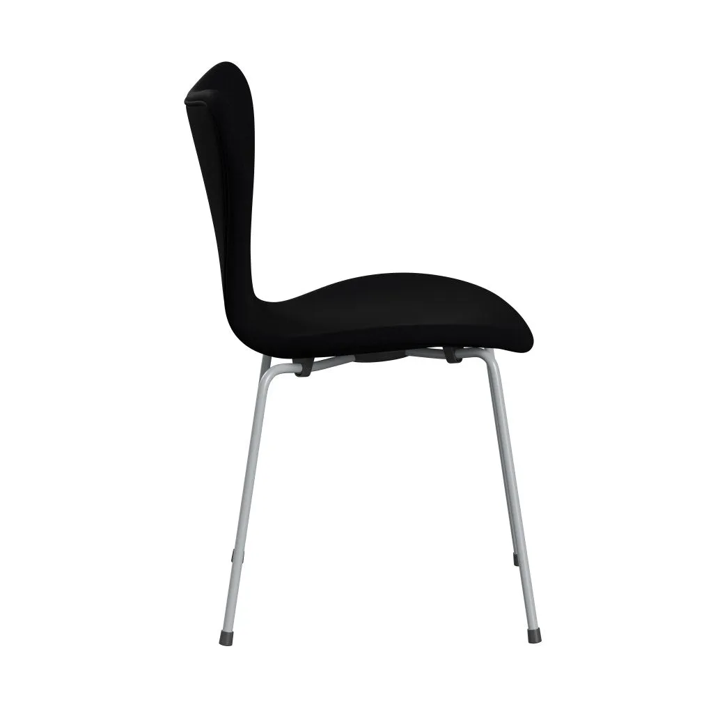 Fritz Hansen Series 7™ Chair Full Upholstery, Silver Grey/Comfort Black (C00050)