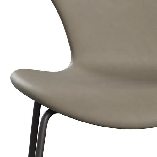 Fritz Hansen Series 7™ Chair Full Upholstery, Warm Graphite/Essential Light Grey