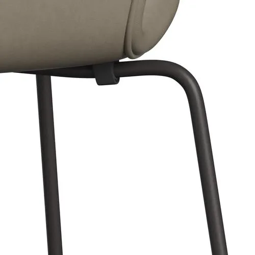 Fritz Hansen Series 7™ Chair Full Upholstery, Warm Graphite/Essential Light Grey