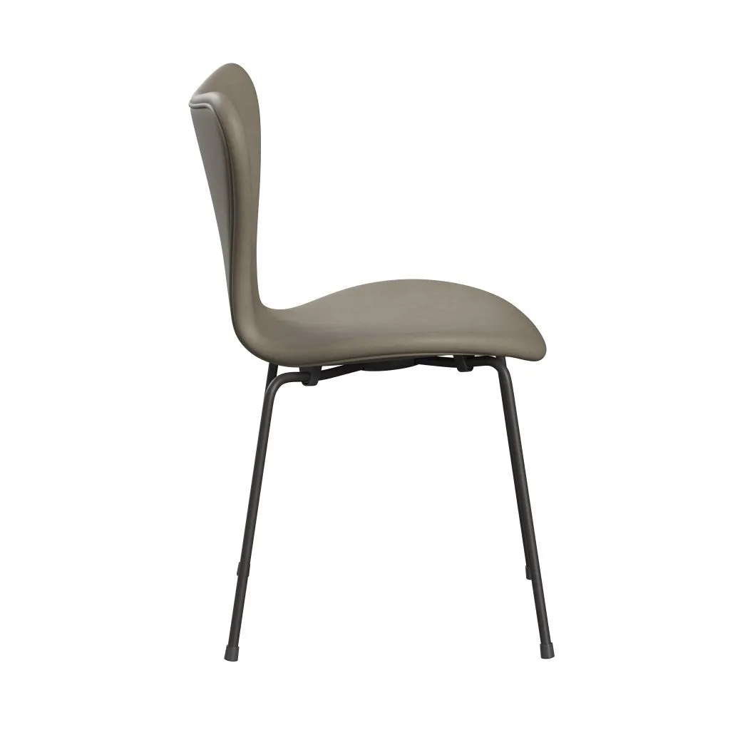 Fritz Hansen Series 7™ Chair Full Upholstery, Warm Graphite/Essential Light Grey