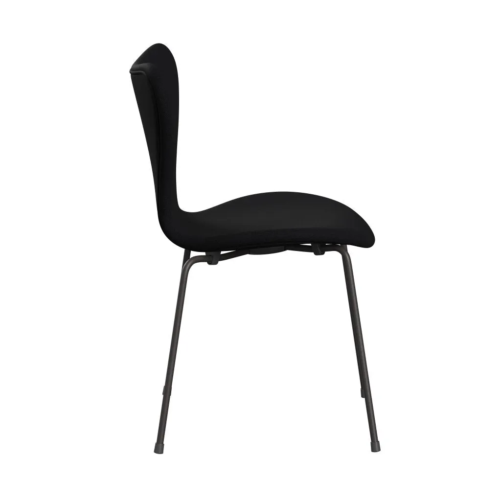 Fritz Hansen Series 7™ Chair Full Upholstery, Warm Graphite/Fame Grey (F60051)