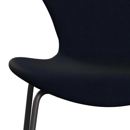 Fritz Hansen Series 7™ Chair Full Upholstery, Warm Graphite/Fame Navy (F66061)