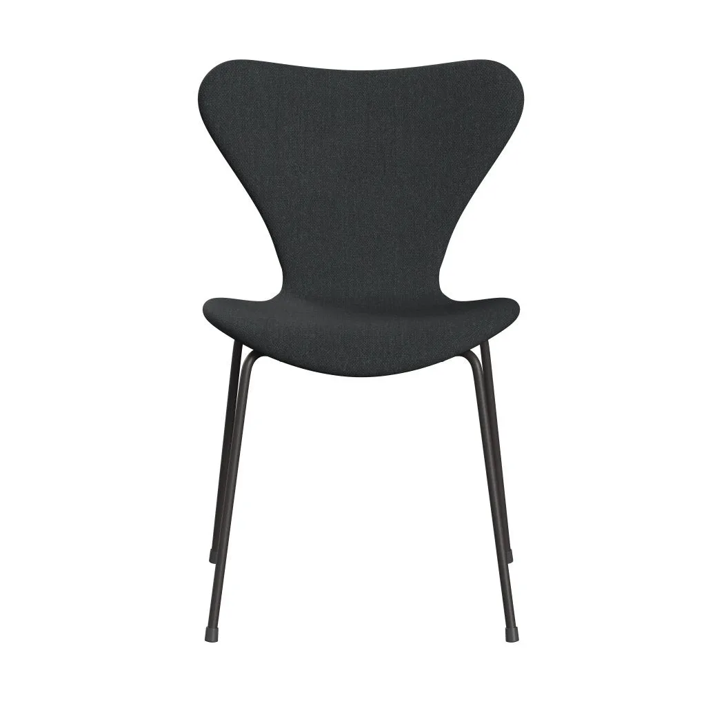 Fritz Hansen Series 7™ Chair Full Upholstery, Warm Graphite/Fiord Dark Grey Multicoloured