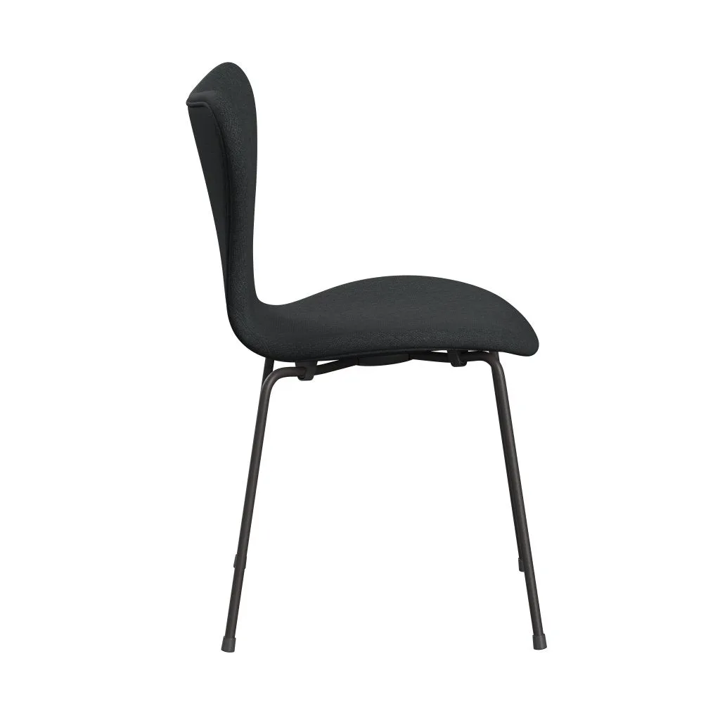 Fritz Hansen Series 7™ Chair Full Upholstery, Warm Graphite/Fiord Dark Grey Multicoloured