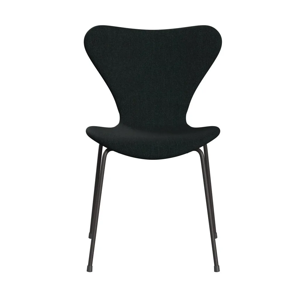Fritz Hansen Series 7™ Chair Full Upholstery, Warm Graphite/Remix Black (Rem183)