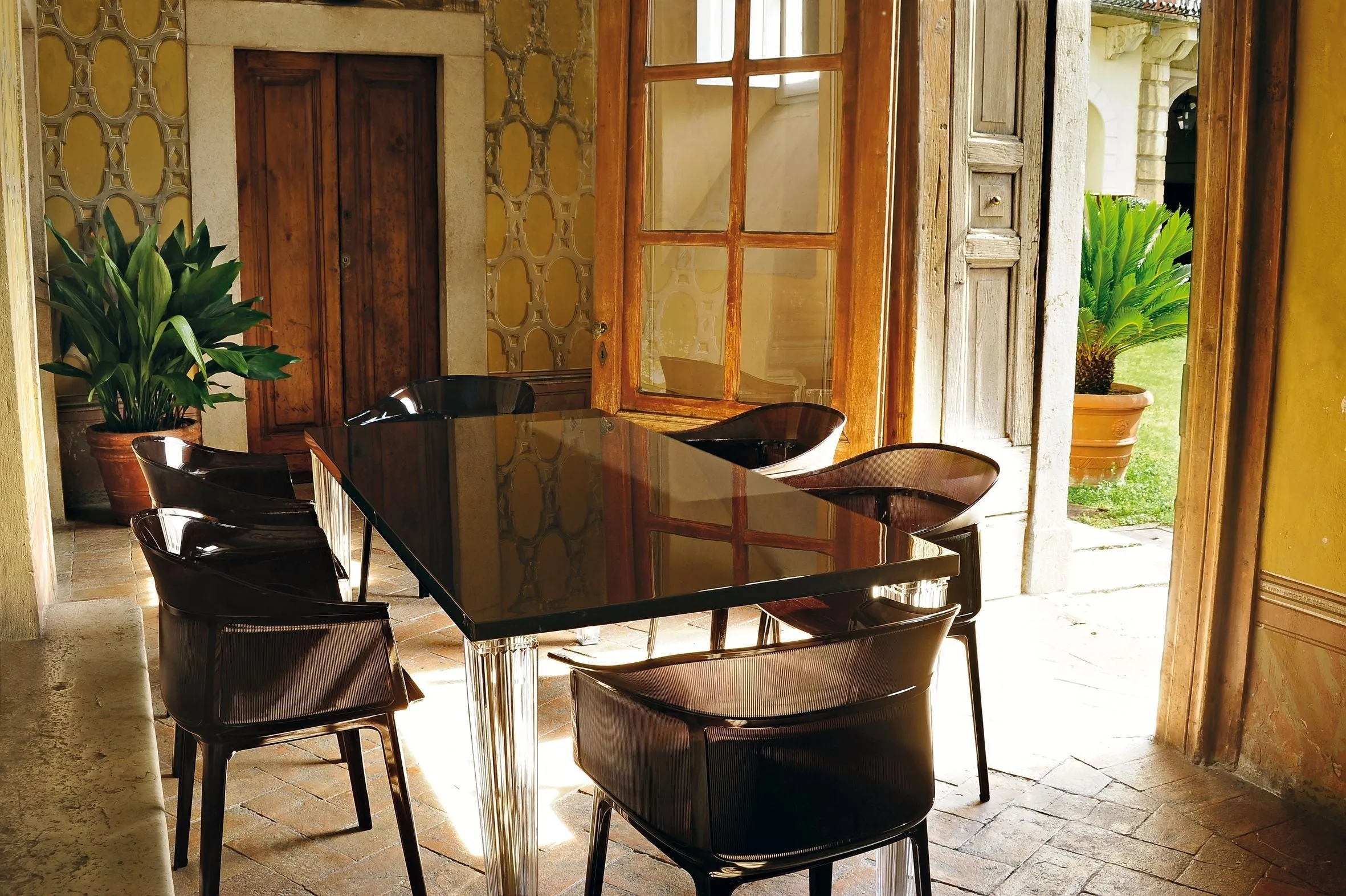 Kartell Top Top Table Per Dr. Yes Round With Round Base ⌀70 Cm, Black