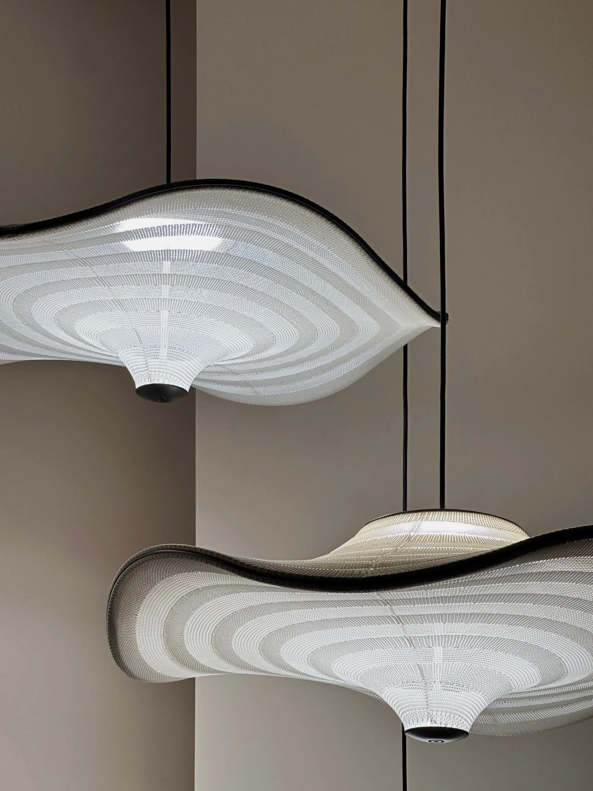Made By Hand Flying Lamp ø58, Golden Sand