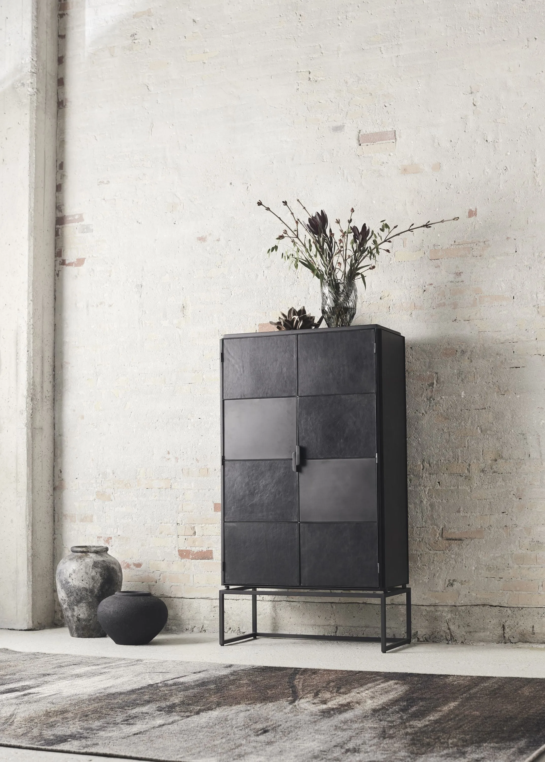 Muubs Austin High Cabinet, Black