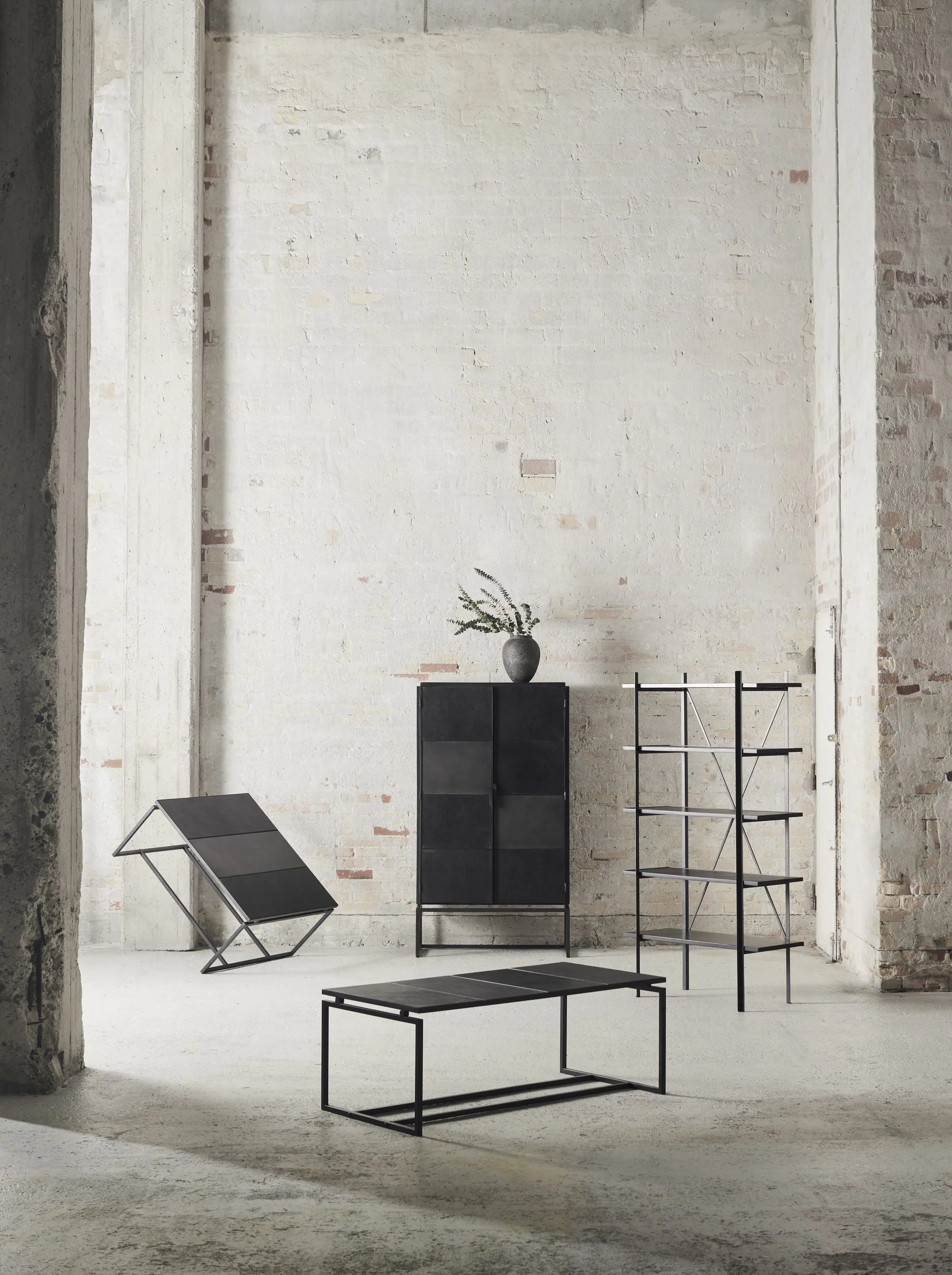 Muubs Austin High Cabinet, Black