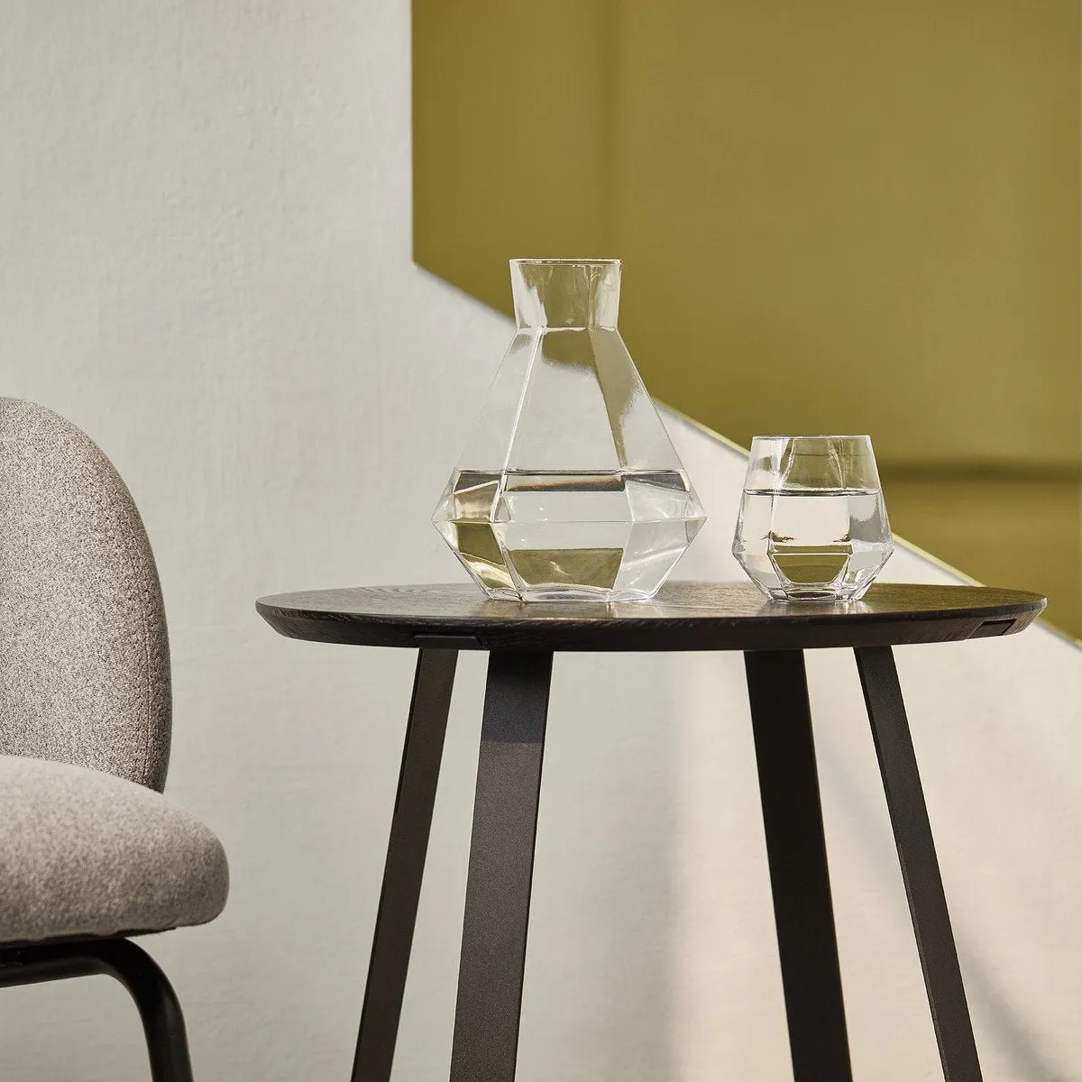 Puik Shunan Side Table, Ash / Black
