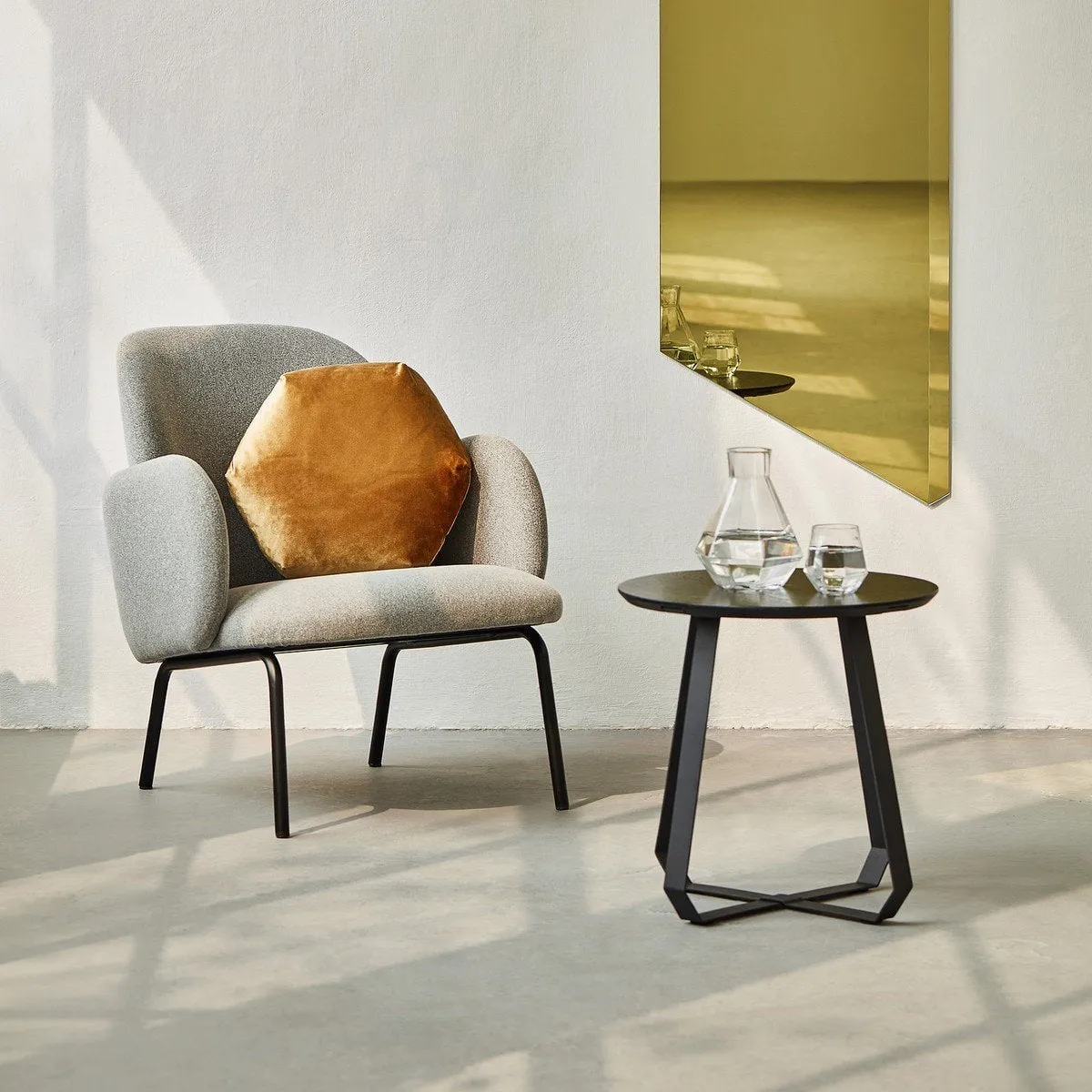 Puik Shunan Side Table, Ash / Black